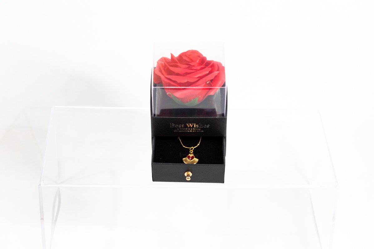 kolie-kardoula-me-kouti-triantafyllo