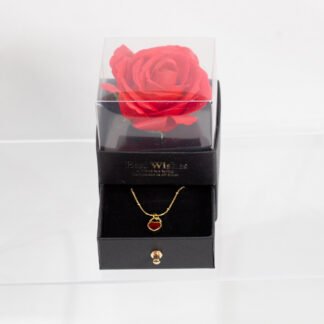 kolie kardia me kouti trantafyllo